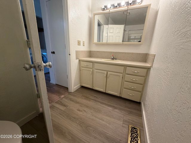 3900 Starburst Circle, Anchorage, AK 99517