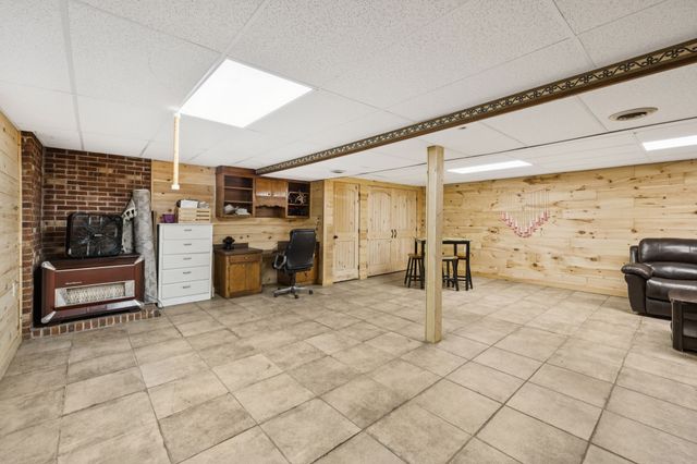 630 Lakeview Cir, Tennessee Ridge, TN 37178