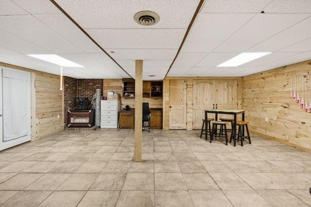 630 Lakeview Cir, Tennessee Ridge, TN 37178