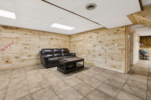 630 Lakeview Cir, Tennessee Ridge, TN 37178