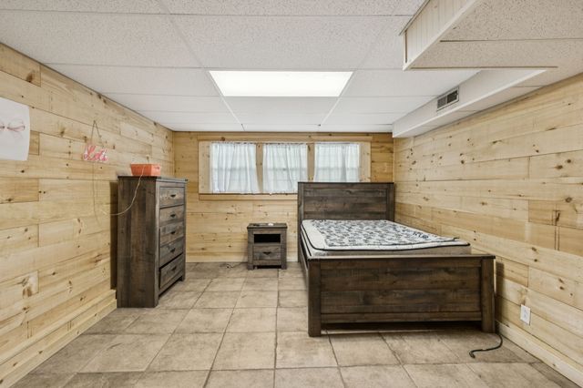 630 Lakeview Cir, Tennessee Ridge, TN 37178