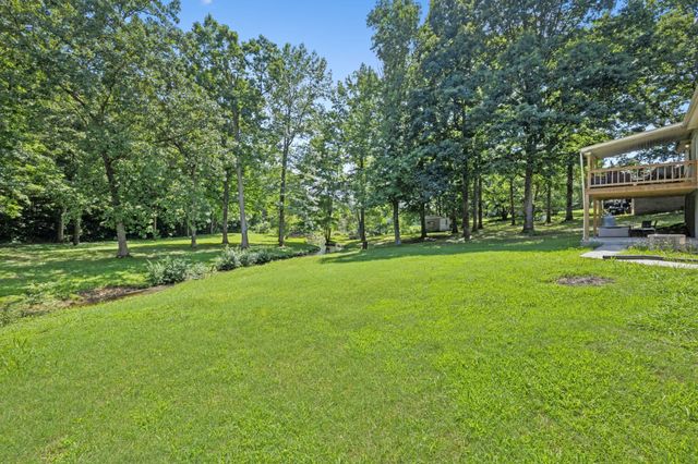 630 Lakeview Cir, Tennessee Ridge, TN 37178