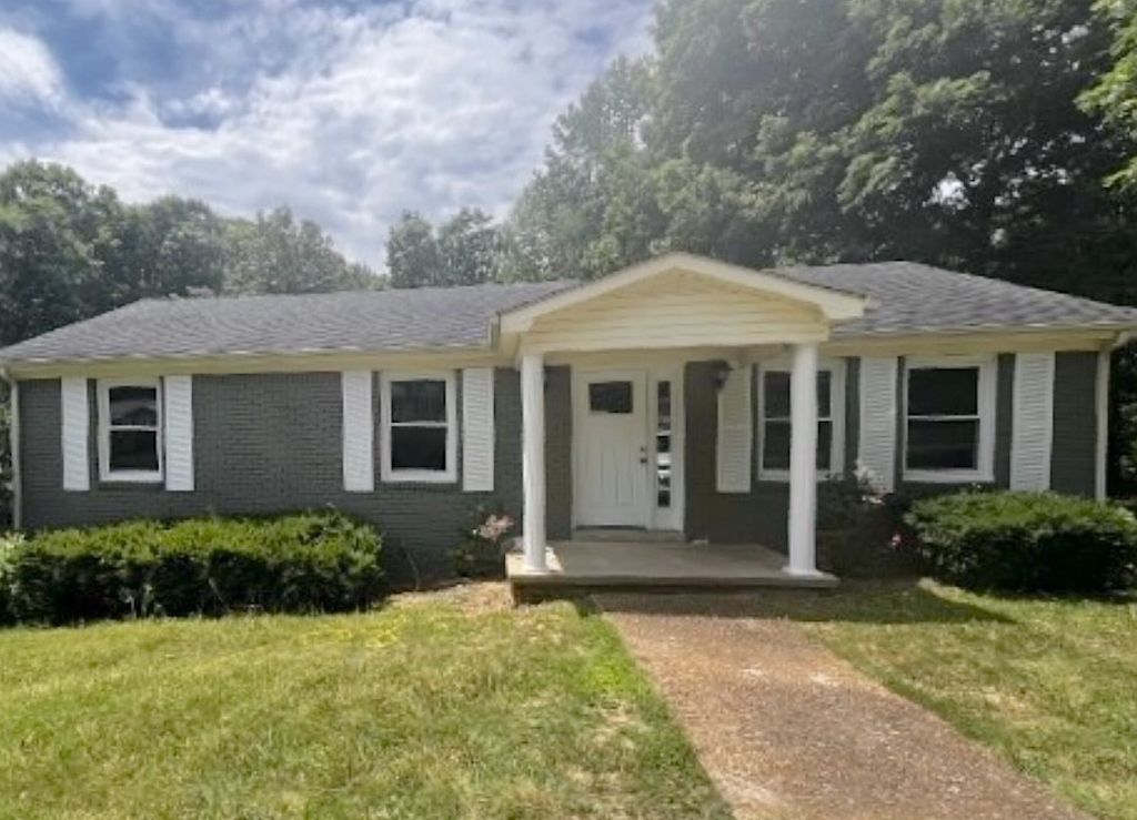 630 Lakeview Cir, Tennessee Ridge, TN 37178