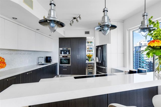 60 SW 13th St 3200, Miami, FL 33130