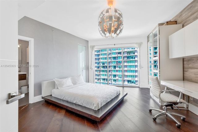 60 SW 13th St 3200, Miami, FL 33130