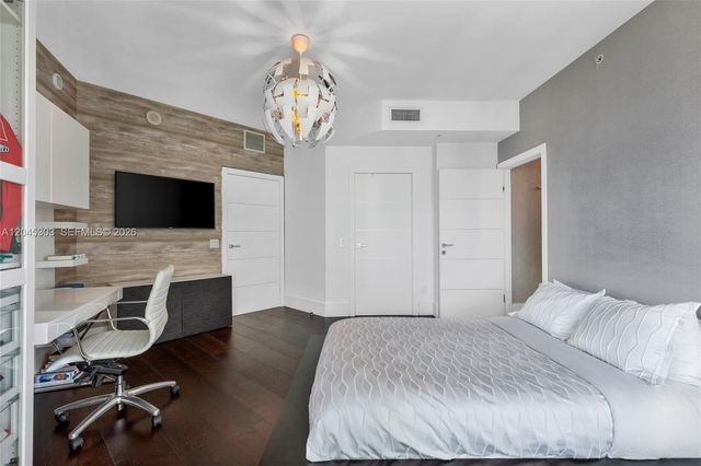 60 SW 13th St 3200, Miami, FL 33130
