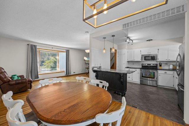 829 Mcintosh Drive, Apple Valley, MN 55124