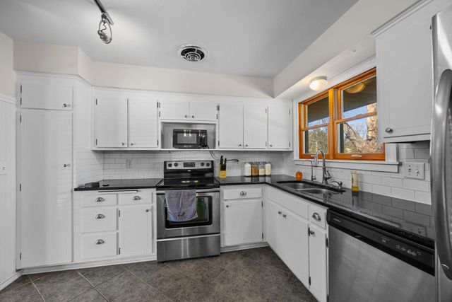 829 Mcintosh Drive, Apple Valley, MN 55124