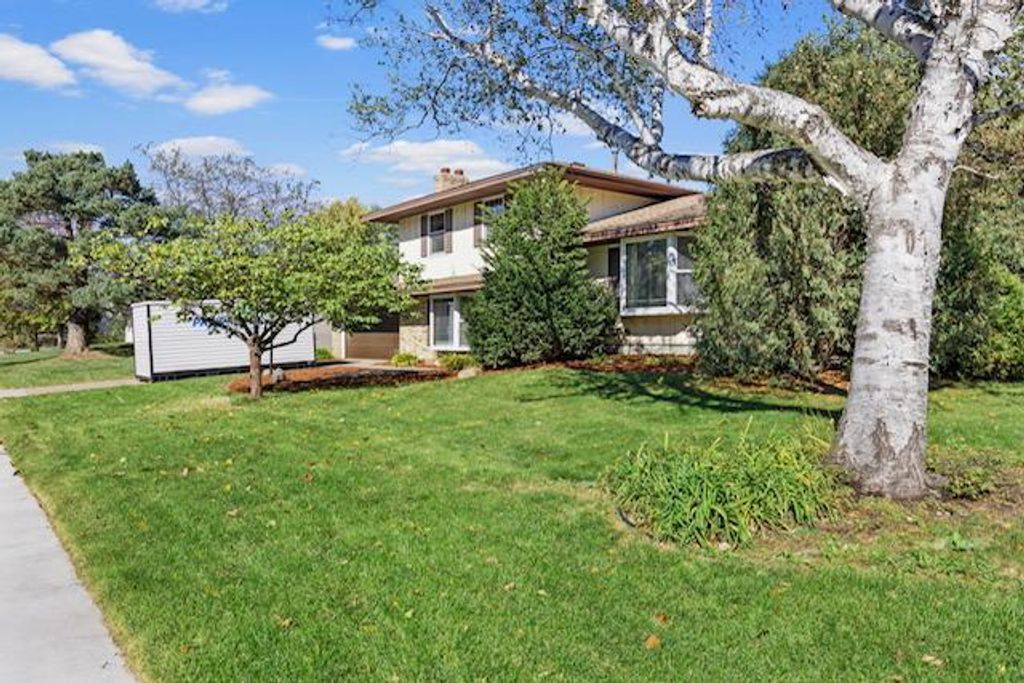 829 Mcintosh Drive, Apple Valley, MN 55124 — photo 4