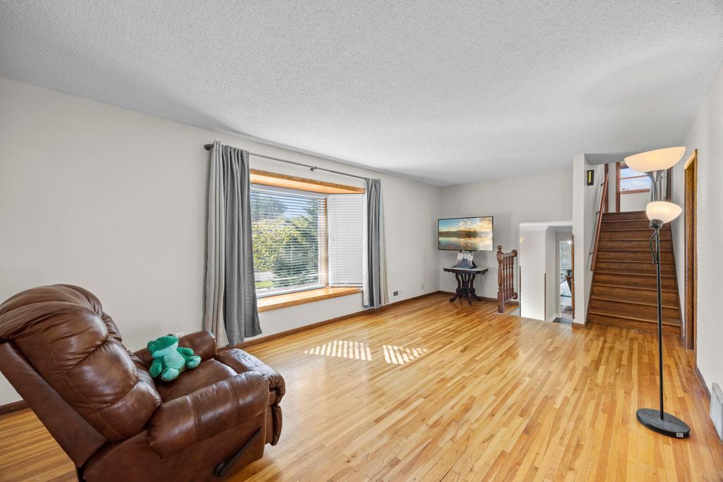 829 Mcintosh Drive, Apple Valley, MN 55124 — photo 5