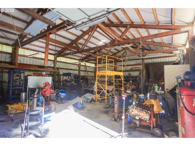 71283 HIGHWAY 101, North Bend, OR 97459