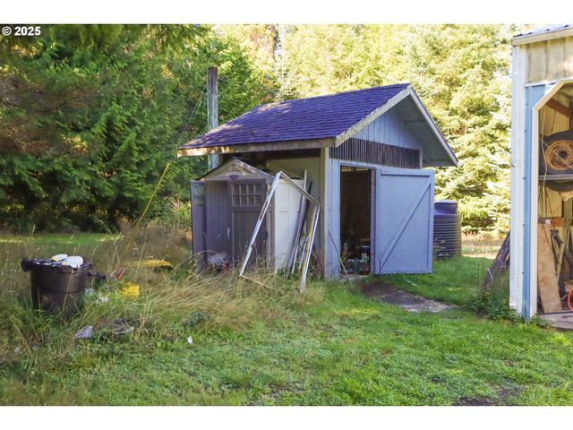 71283 HIGHWAY 101, North Bend, OR 97459