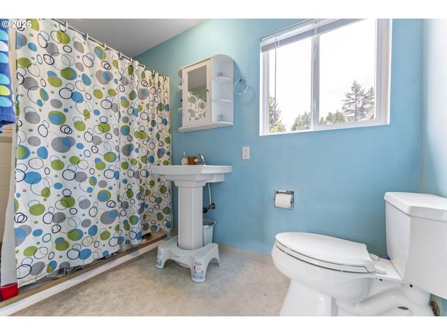 18335 Ne FLANDERS St, Portland, OR 97230