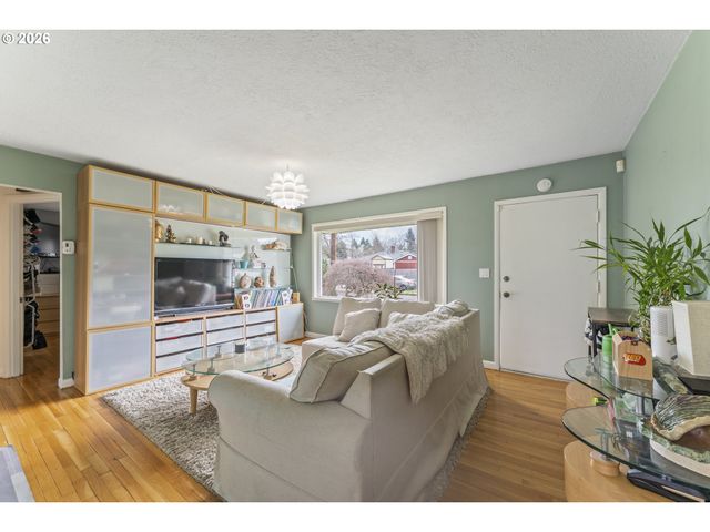 18335 Ne FLANDERS St, Portland, OR 97230