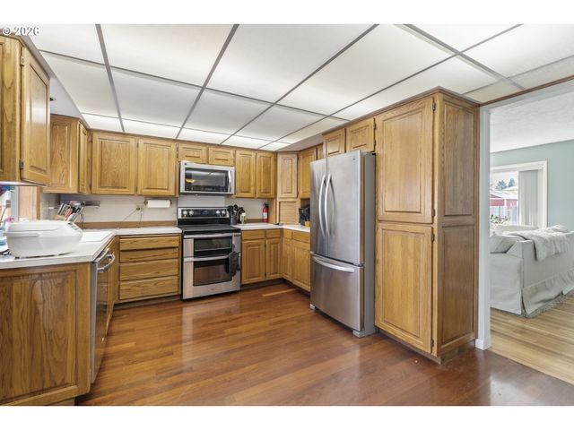 18335 Ne FLANDERS St, Portland, OR 97230