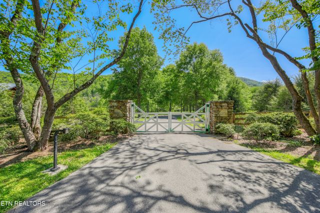 2122 Walden Cove Way, Sevierville, TN 37862