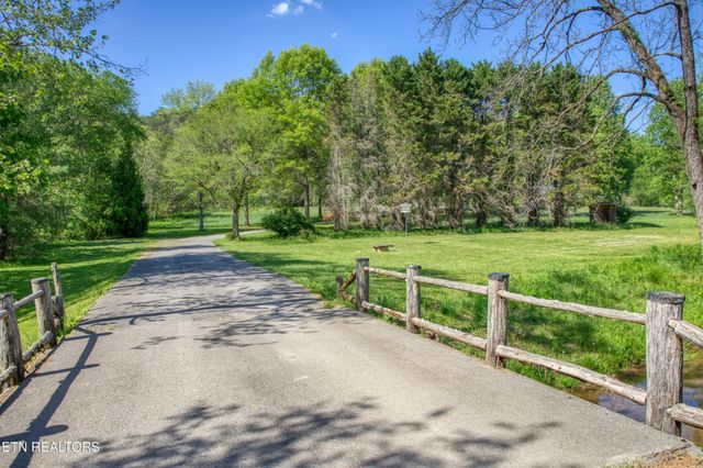2122 Walden Cove Way, Sevierville, TN 37862