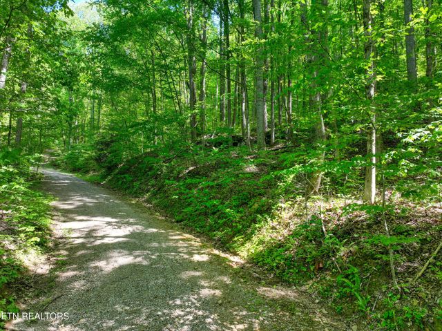 2122 Walden Cove Way, Sevierville, TN 37862