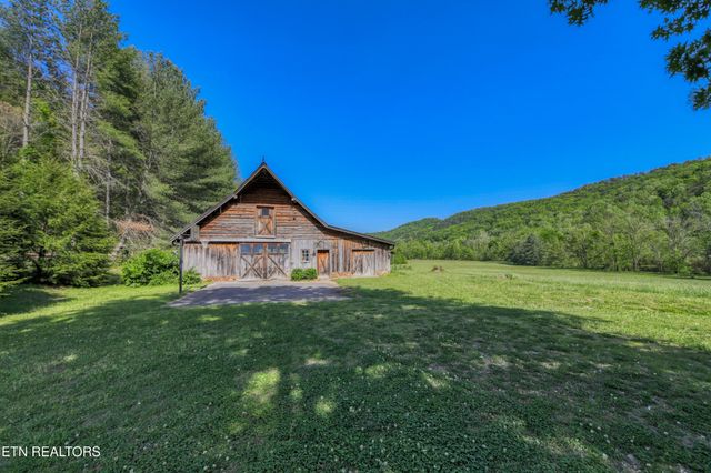 2122 Walden Cove Way, Sevierville, TN 37862
