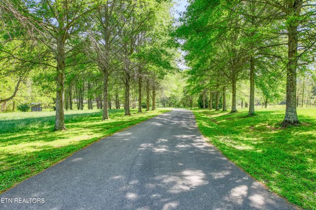 2122 Walden Cove Way, Sevierville, TN 37862