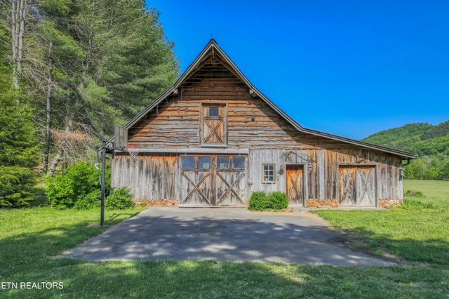 2122 Walden Cove Way, Sevierville, TN 37862