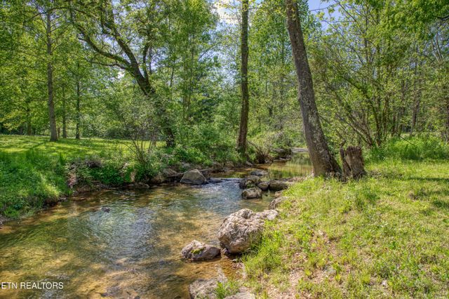 2122 Walden Cove Way, Sevierville, TN 37862