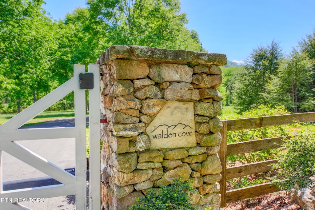 2122 Walden Cove Way, Sevierville, TN 37862