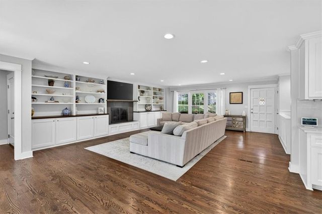 8332 Overbrook Road, Leawood, KS 66206