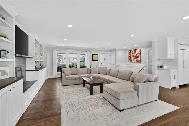 8332 Overbrook Road, Leawood, KS 66206