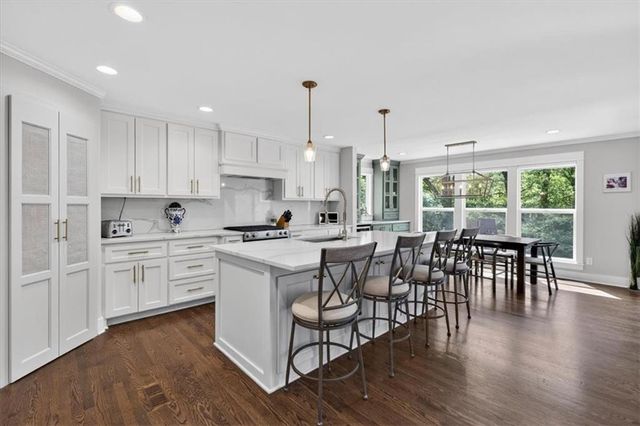 8332 Overbrook Road, Leawood, KS 66206