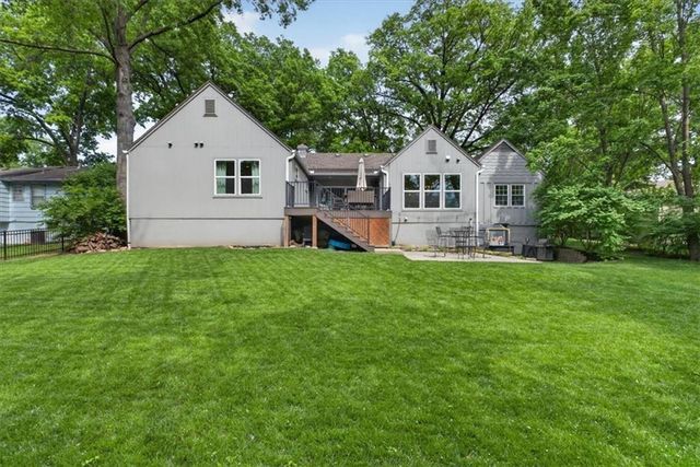 8332 Overbrook Road, Leawood, KS 66206