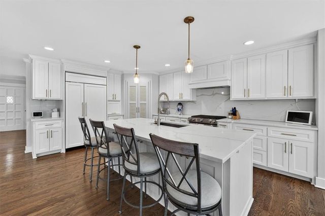 8332 Overbrook Road, Leawood, KS 66206