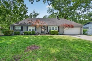8332 Overbrook Road, Leawood, KS 66206