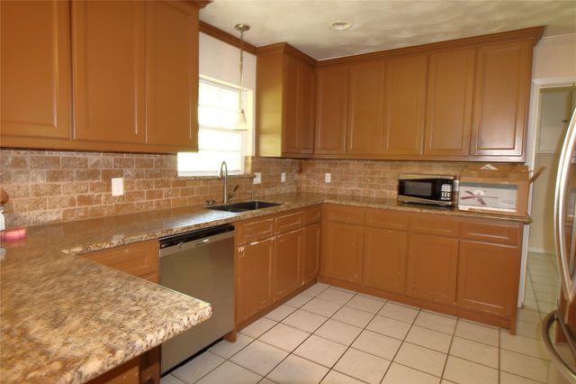 1800 Richardson Lane, Baytown, TX 77520