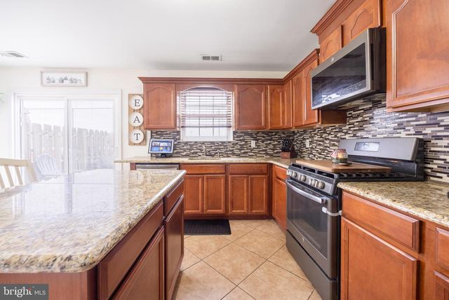 7 PLYMOUTH CT, Bordentown, NJ 08505