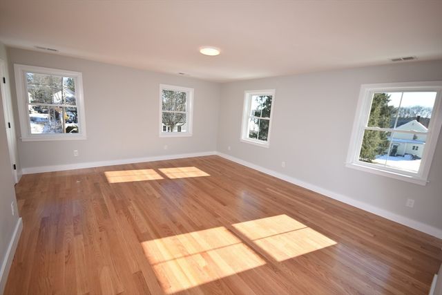 28 Fairview Avenue, Ipswich, MA 01938