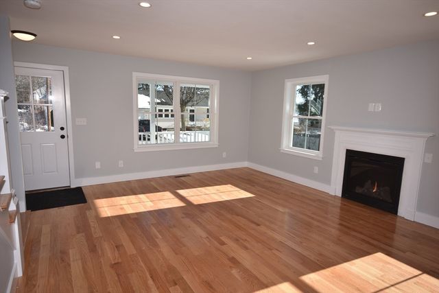 28 Fairview Avenue, Ipswich, MA 01938