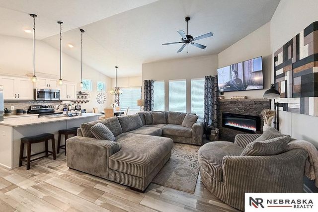 8008 N 86th Avenue, Omaha, NE 68122