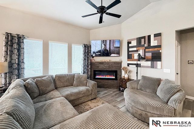 8008 N 86th Avenue, Omaha, NE 68122