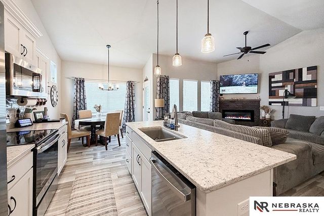 8008 N 86th Avenue, Omaha, NE 68122