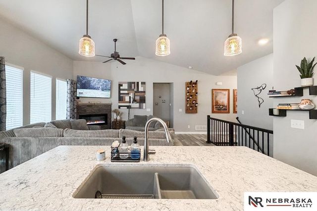 8008 N 86th Avenue, Omaha, NE 68122