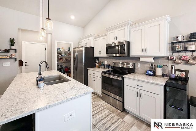 8008 N 86th Avenue, Omaha, NE 68122
