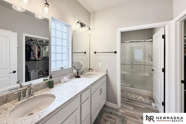 8008 N 86th Avenue, Omaha, NE 68122