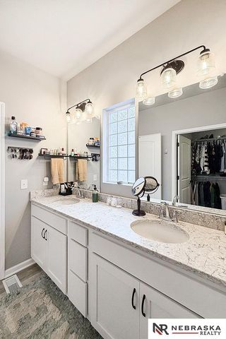 8008 N 86th Avenue, Omaha, NE 68122