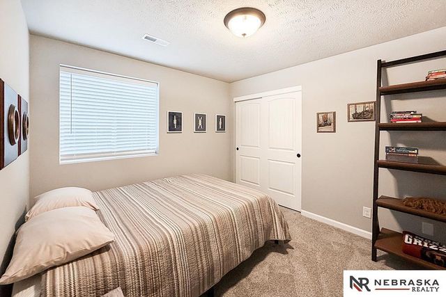 8008 N 86th Avenue, Omaha, NE 68122
