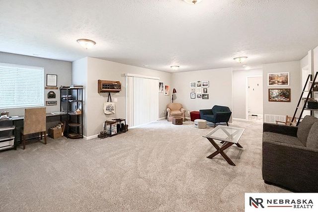 8008 N 86th Avenue, Omaha, NE 68122