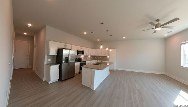 330 E Carson St Apt 2203, San Antonio, TX 78208