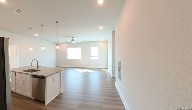 330 E Carson St Apt 2203, San Antonio, TX 78208