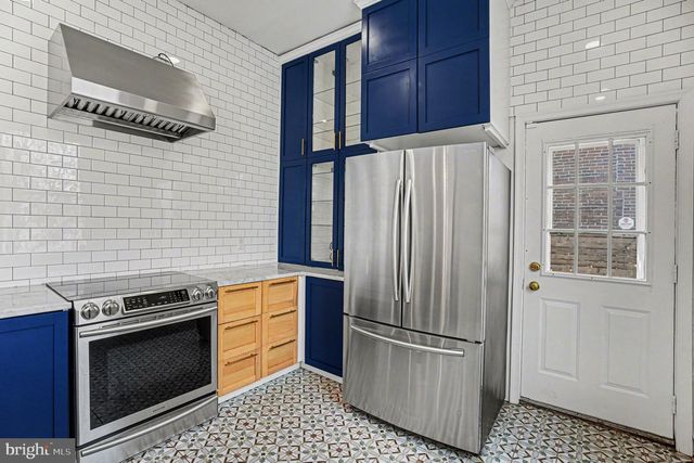 894 N 25TH ST, Philadelphia, PA 19130