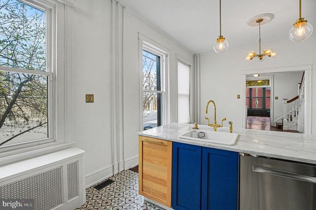 894 N 25TH ST, Philadelphia, PA 19130